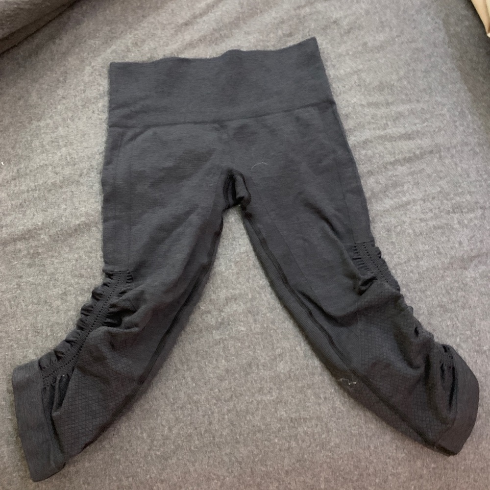 Lululemon cropped capri leggings